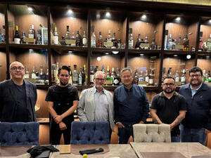 Jeffrey Alexander with CCS Faculty Fellow Nelson Arteaga Botello and colleagues